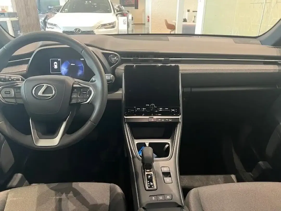 Lexus LBX - Thumbnail 7