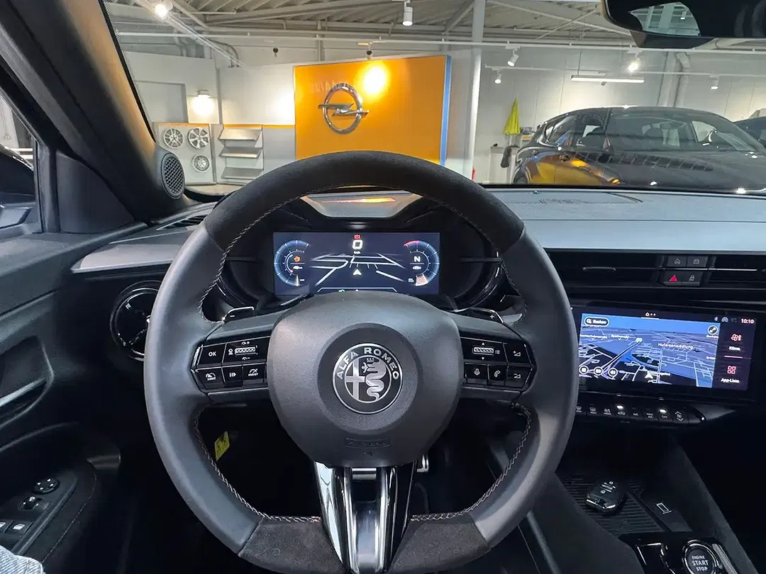 Alfa Romeo Junior 1.2 VGT Ibrida - Thumbnail 12