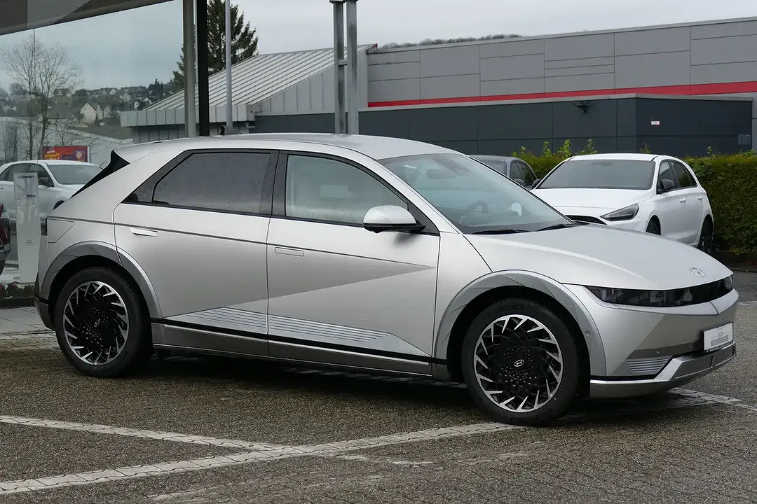Hyundai IONIQ 5 4WD UNIQ - Thumbnail 3