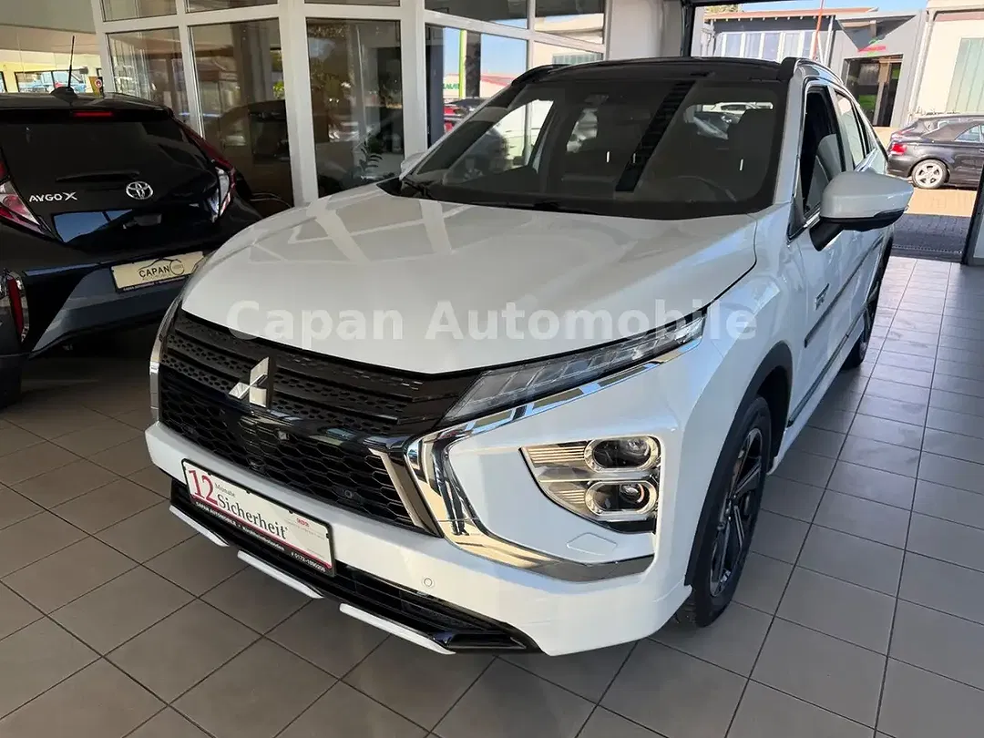 Mitsubishi Eclipse Cross Hybrid 4WD Top - Thumbnail 3