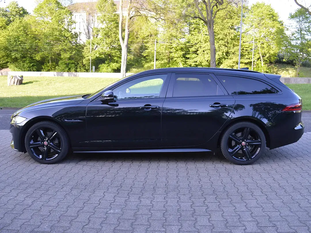 Jaguar XF 4x4 Chequered Flag - Thumbnail 3