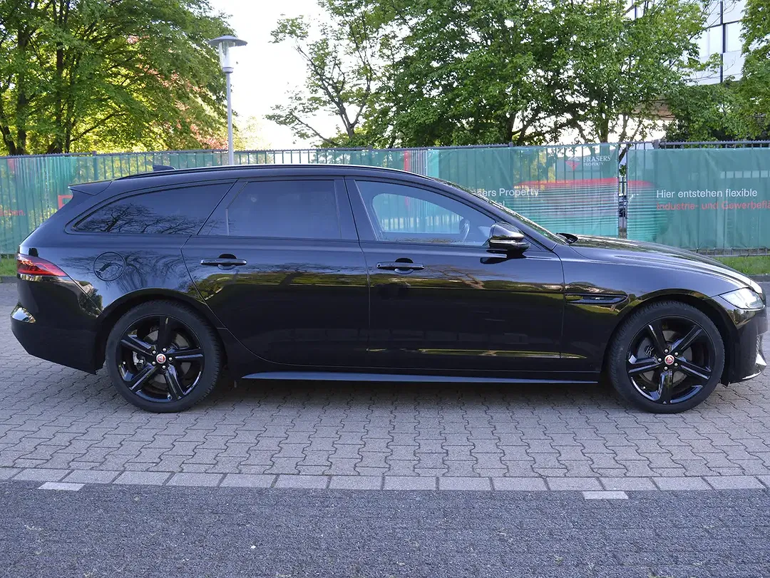 Jaguar XF 4x4 Chequered Flag - Thumbnail 5