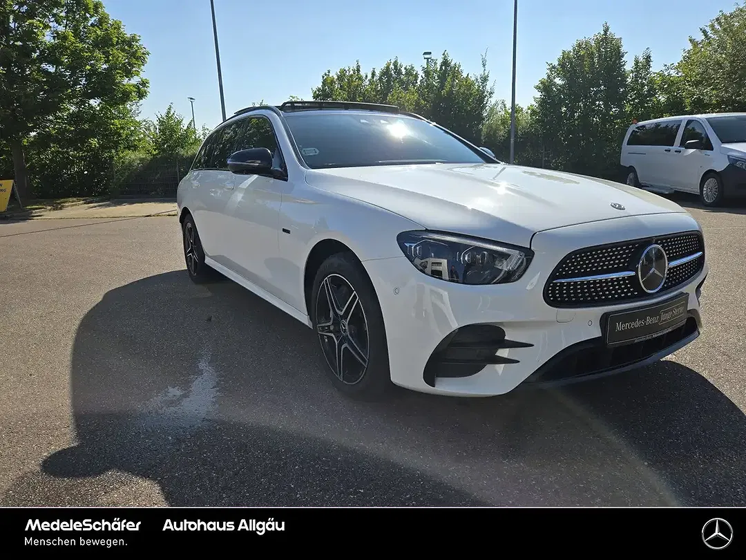 Mercedes-Benz E 300 4MATIC AMG Night - foto 2
