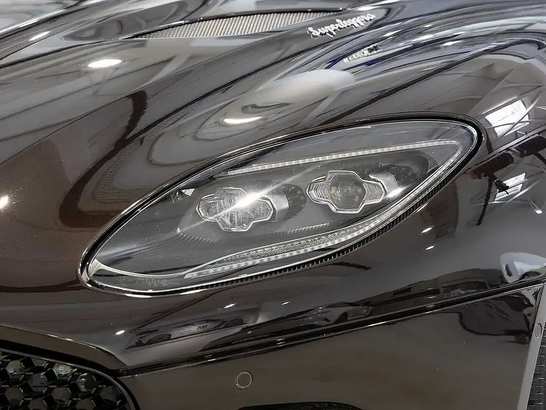 Aston Martin DBS Volante - Thumbnail 12