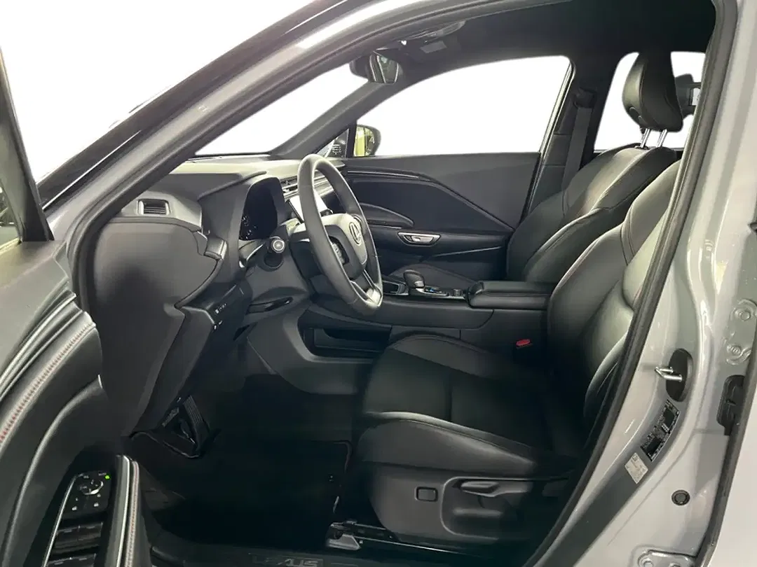 Lexus LBX Emotion - Thumbnail 9