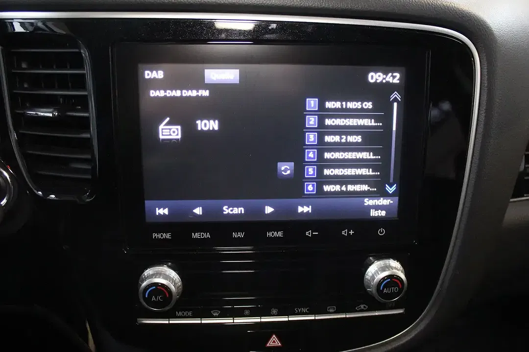 Mitsubishi Outlander PHEV 4WD Basis Spirit - Thumbnail 14