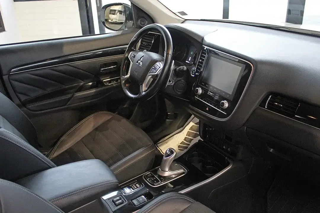 Mitsubishi Outlander PHEV 4WD Basis Spirit - Thumbnail 8