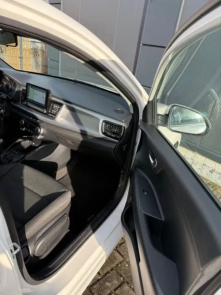 Kia Rio Vision - Thumbnail 11