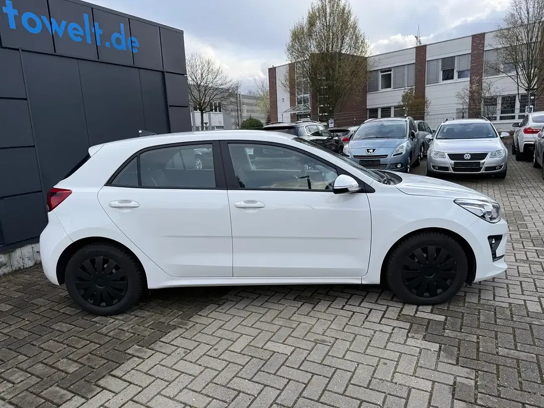 Kia Rio Vision - Thumbnail 5