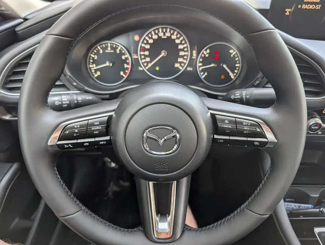 Mazda 3 2.5 6MT Centre-Line - Thumbnail 14