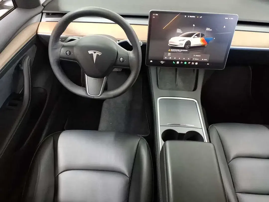 Tesla Model 3 RWD - Thumbnail 10