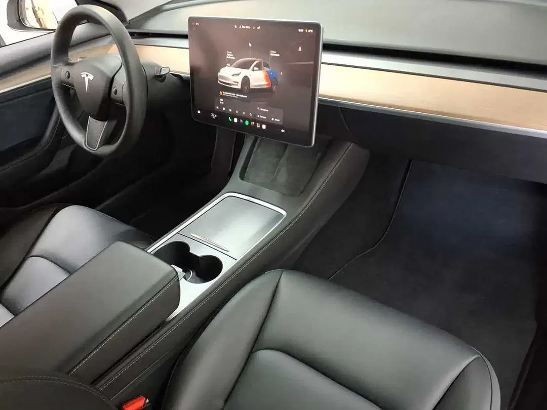 Tesla Model 3 RWD - Thumbnail 9