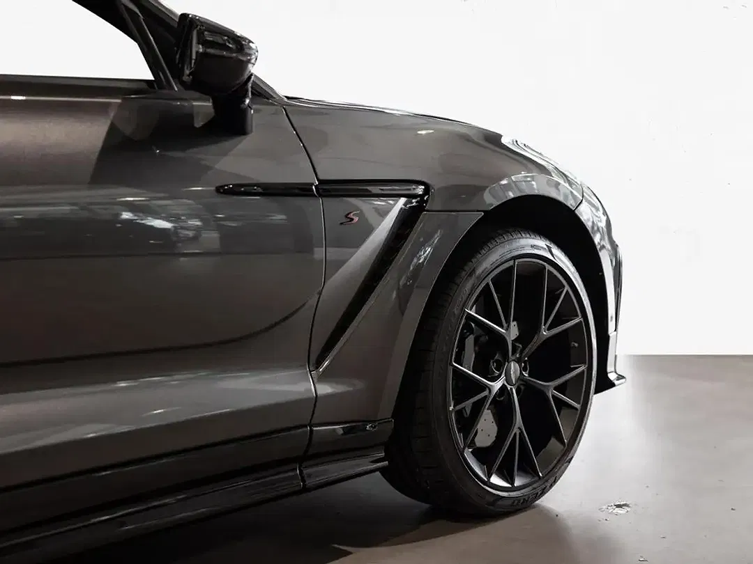 Aston Martin DBX - Thumbnail 10