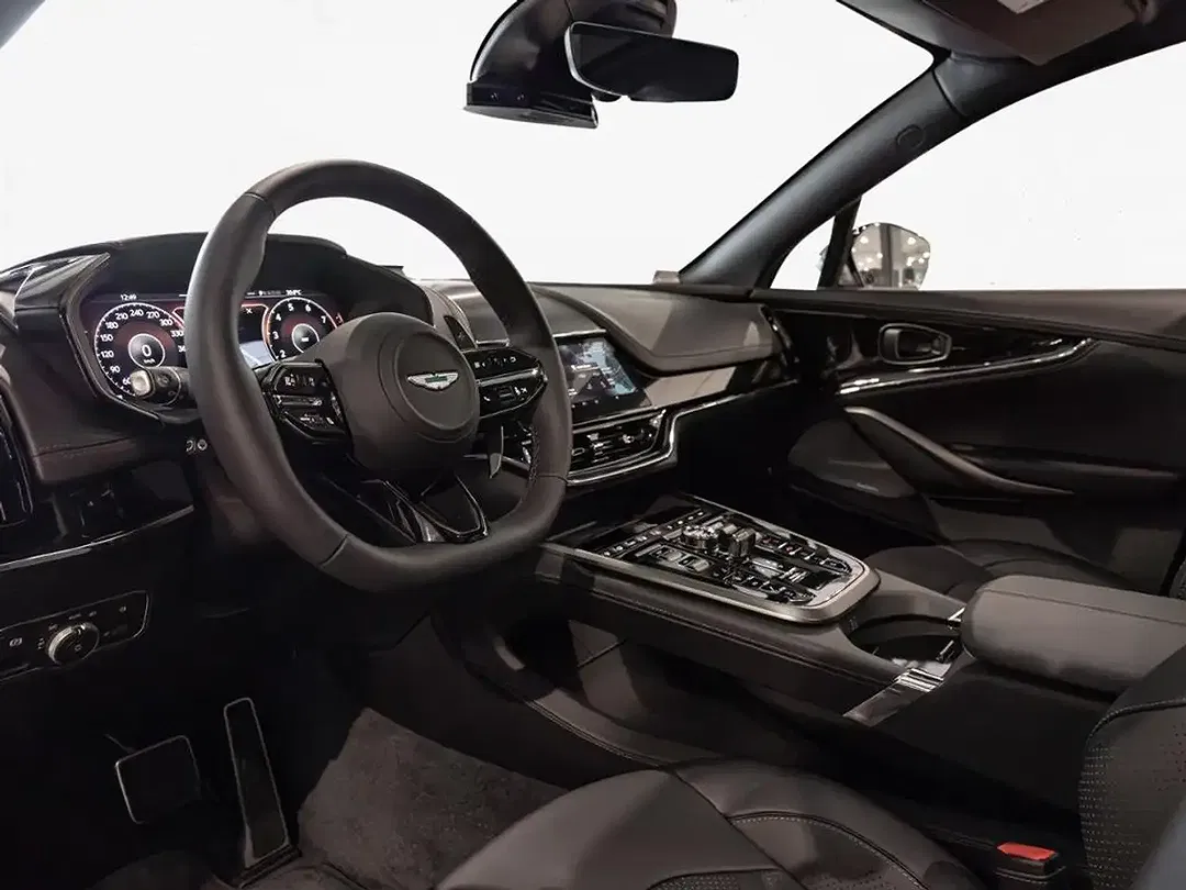 Aston Martin DBX - Thumbnail 4