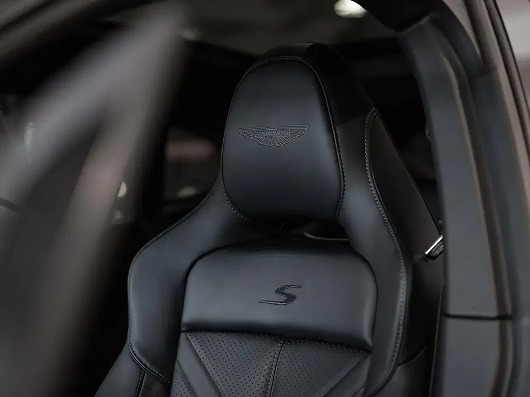 Aston Martin DBX - Thumbnail 6