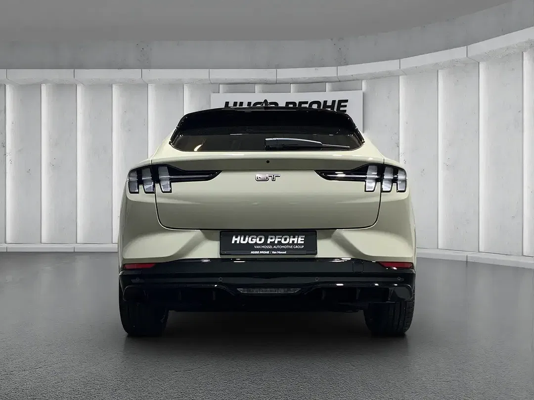 Ford Mustang Mach-E 4x4 GT - Thumbnail 4