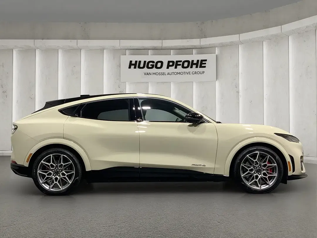 Ford Mustang Mach-E 4x4 GT - Thumbnail 6