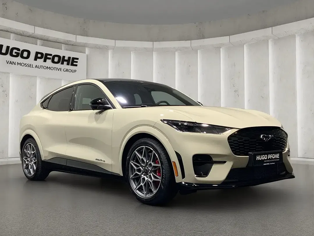 Ford Mustang Mach-E 4x4 GT - Thumbnail 7