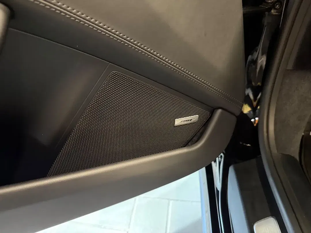 Porsche 911 Turbo S Cabriolet - Thumbnail 23