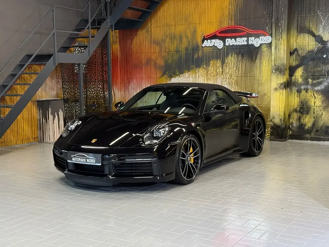 Porsche 911 Turbo S Cabriolet - Thumbnail 3
