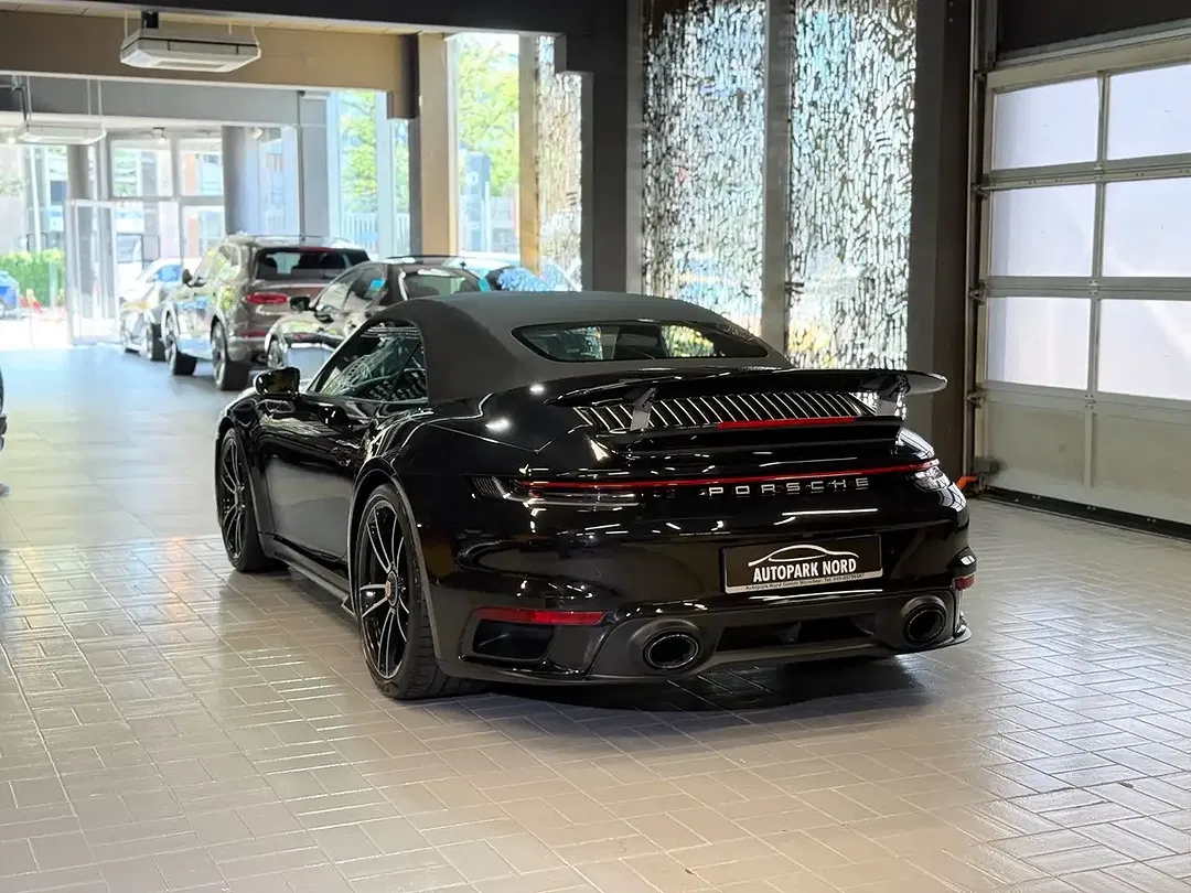 Porsche 911 Turbo S Cabriolet - Thumbnail 5