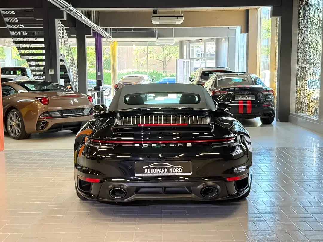 Porsche 911 Turbo S Cabriolet - Thumbnail 6