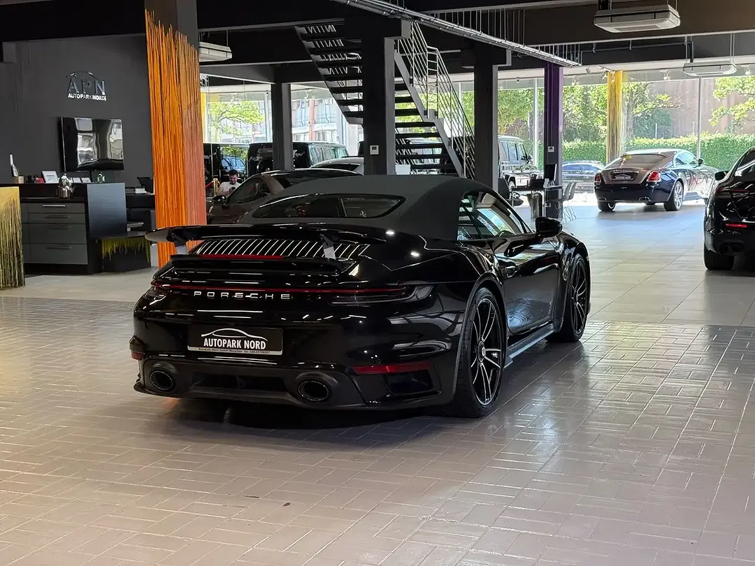 Porsche 911 Turbo S Cabriolet - Thumbnail 7