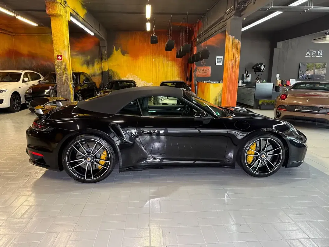 Porsche 911 Turbo S Cabriolet - Thumbnail 8