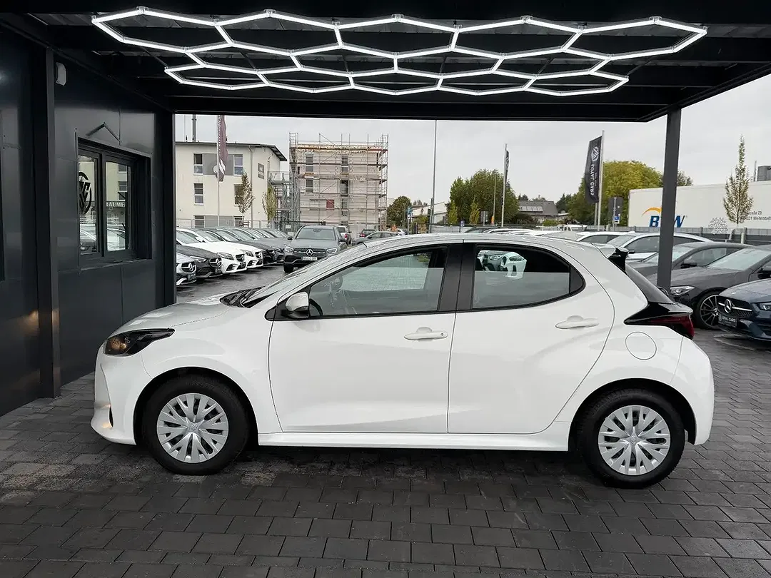 Toyota Yaris AUT - Thumbnail 6