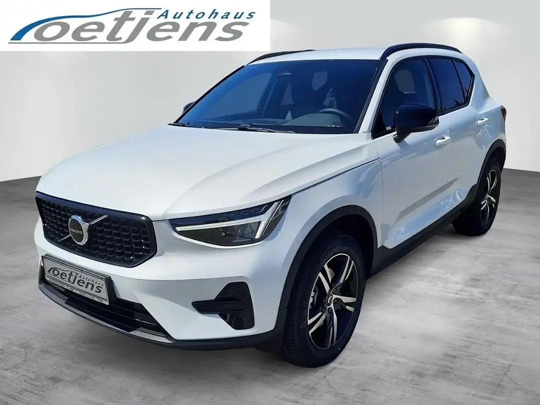 Volvo XC40 Plus Dark - Thumbnail 1