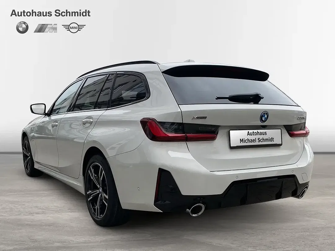 BMW 330 xDrive M - Thumbnail 3