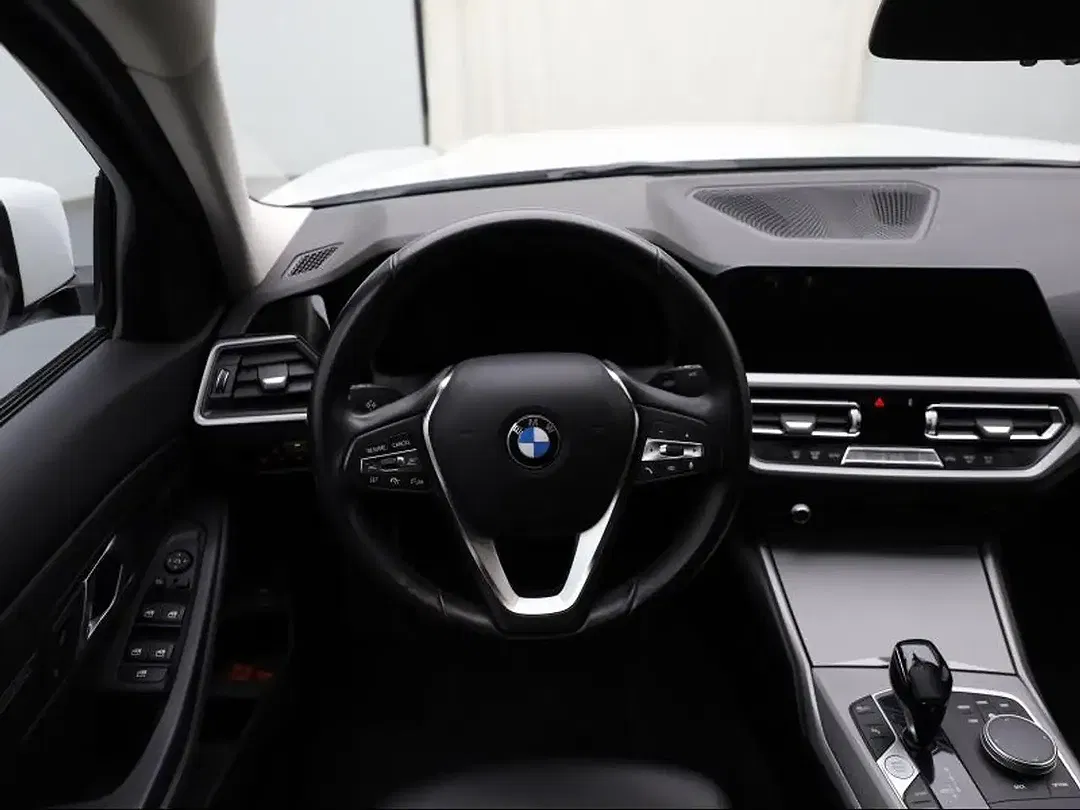 BMW 318 - Thumbnail 9