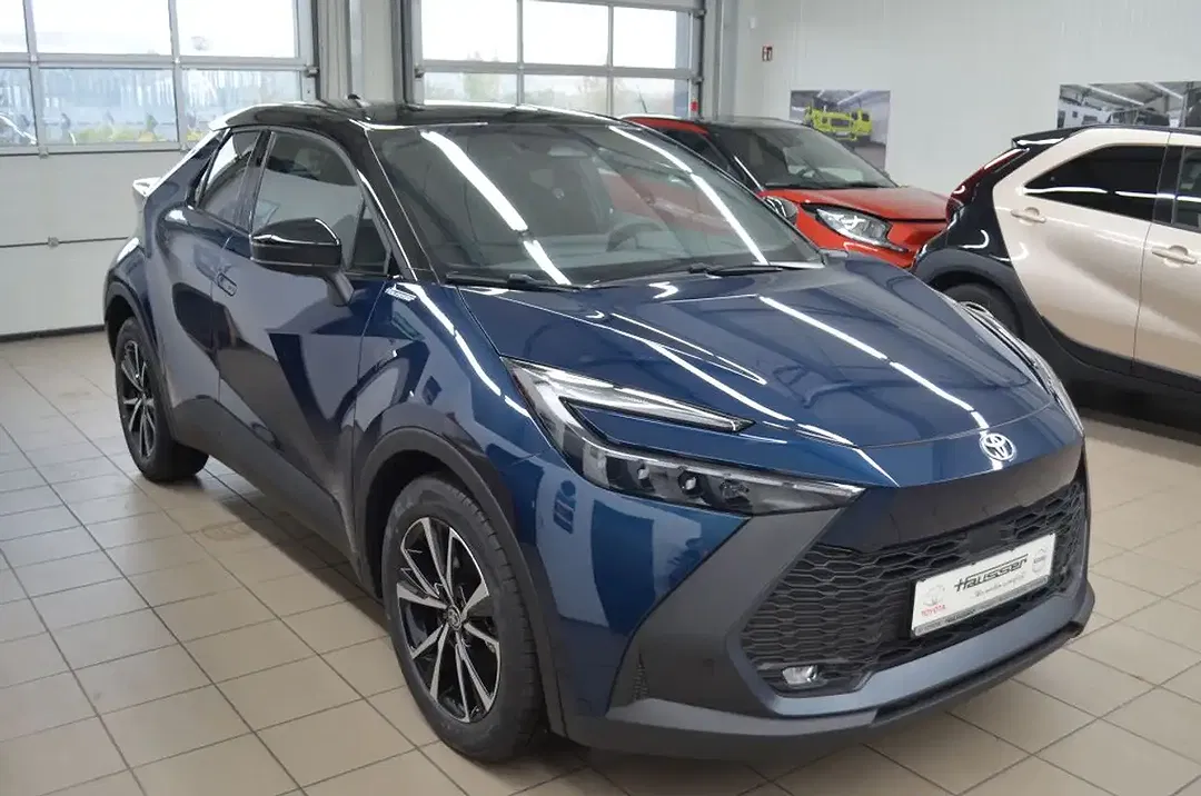 Toyota C-HR Hybrid Teamplayer - Thumbnail 3