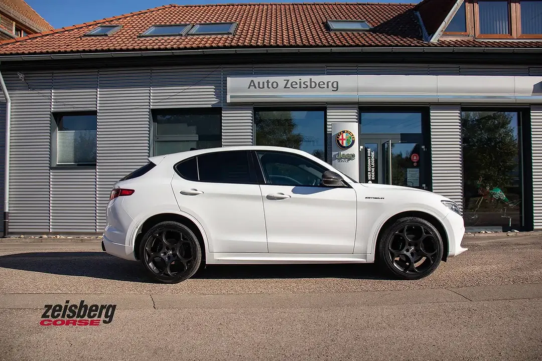 Alfa Romeo Stelvio 2.0 Estrema - Thumbnail 4