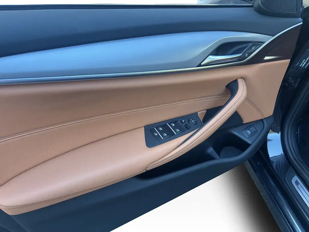 BMW 520 xDrive Touring - Thumbnail 10