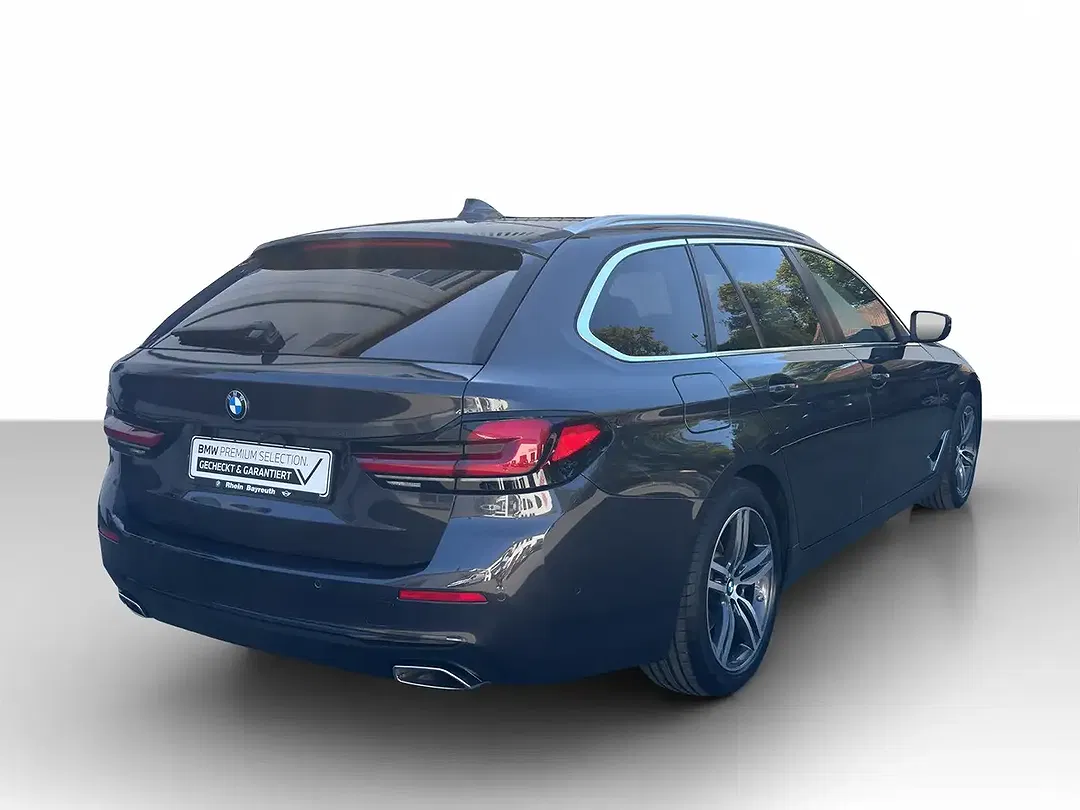 BMW 520 xDrive Touring - Thumbnail 3