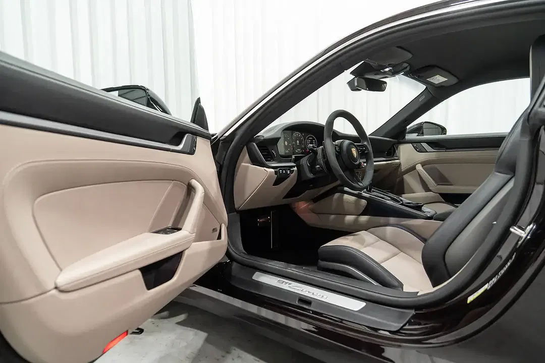 Porsche 911 Carrera Coupe - Thumbnail 13