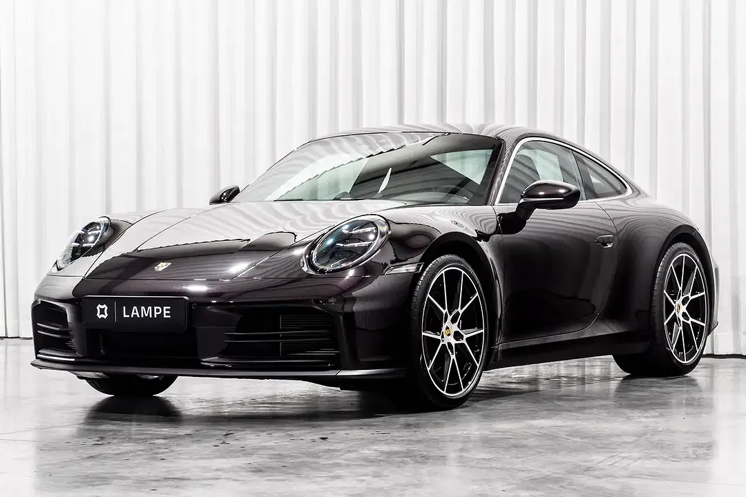 Porsche 911 Carrera Coupe - Thumbnail 3