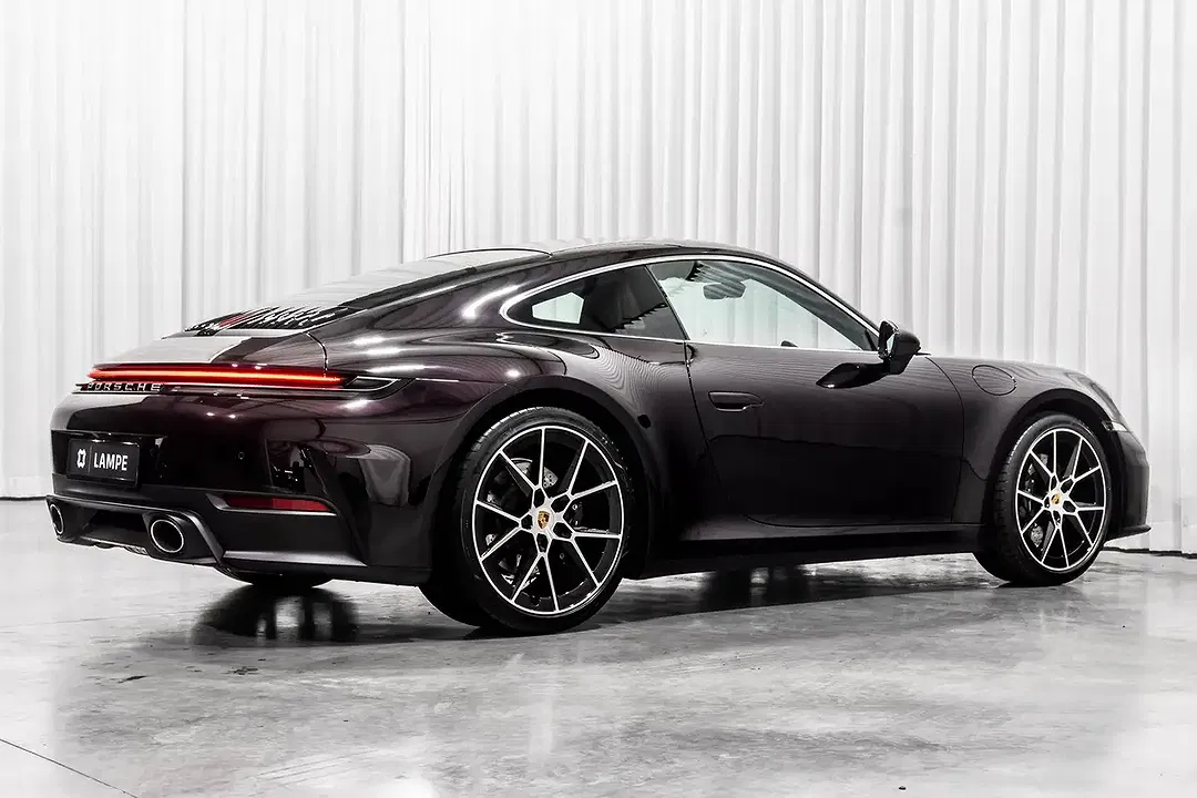 Porsche 911 Carrera Coupe - Thumbnail 9