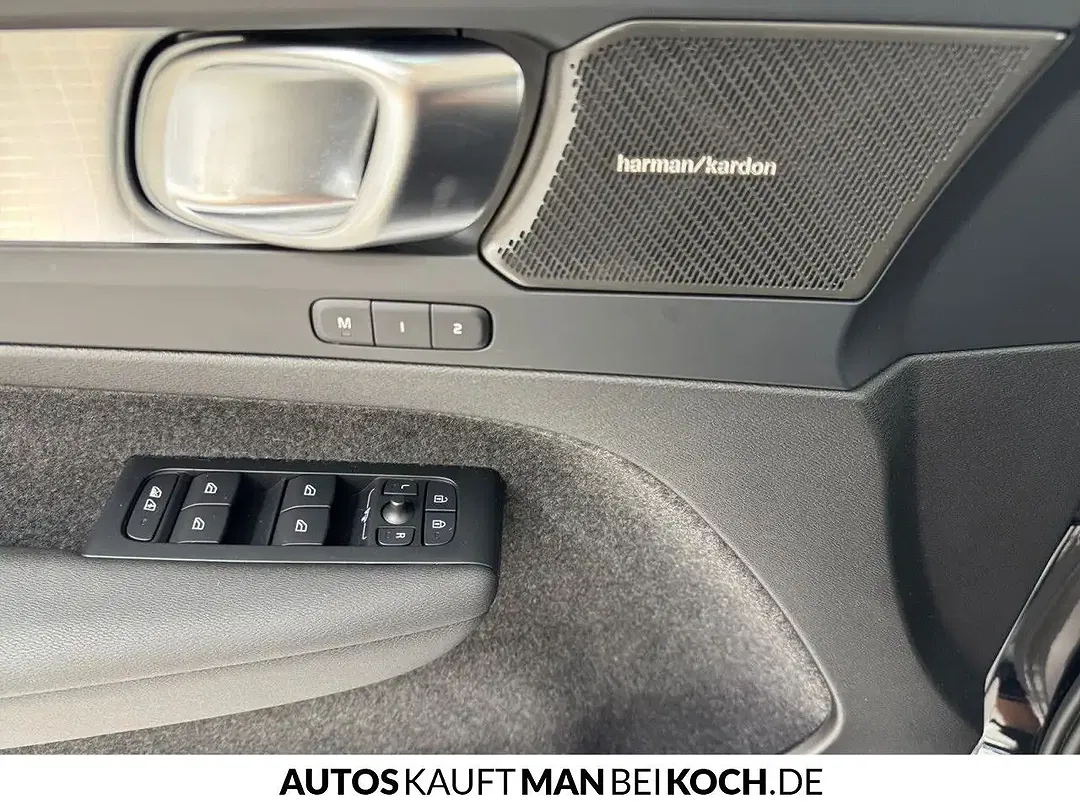 Volvo XC40 B3 Ultra Black Edition - Thumbnail 12