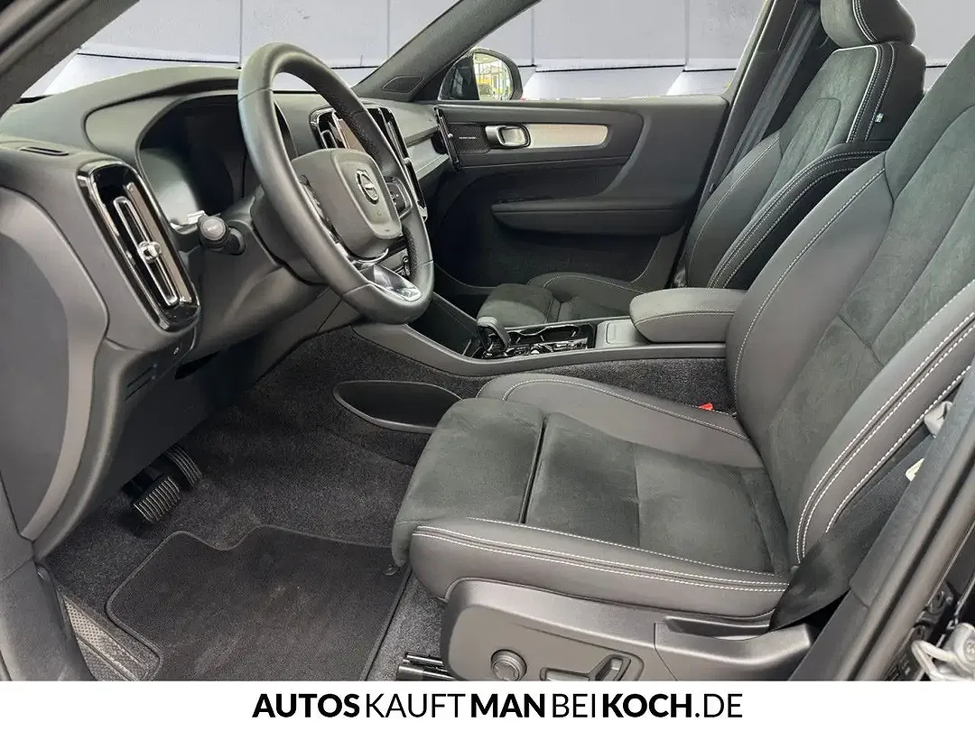Volvo XC40 B3 Ultra Black Edition - Thumbnail 5