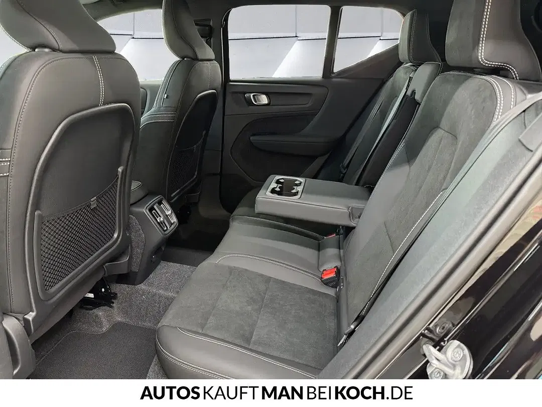 Volvo XC40 B3 Ultra Black Edition - Thumbnail 6