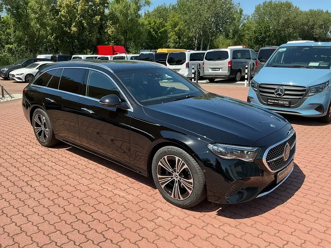 Mercedes-Benz E 220 4MATIC - Thumbnail 2