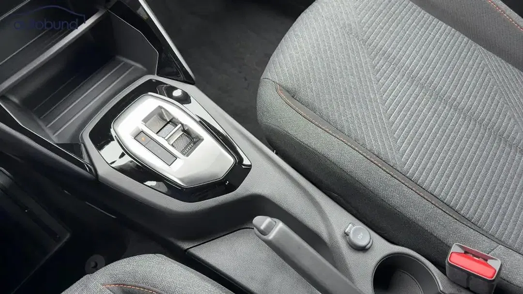 Peugeot 2008 145 e-DSC6 Hybrid Business - Thumbnail 13