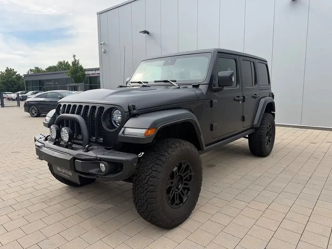 Jeep Wrangler Unlimited Rubicon - Thumbnail 3
