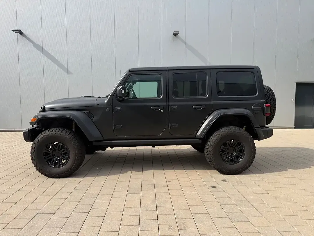 Jeep Wrangler Unlimited Rubicon - Thumbnail 4