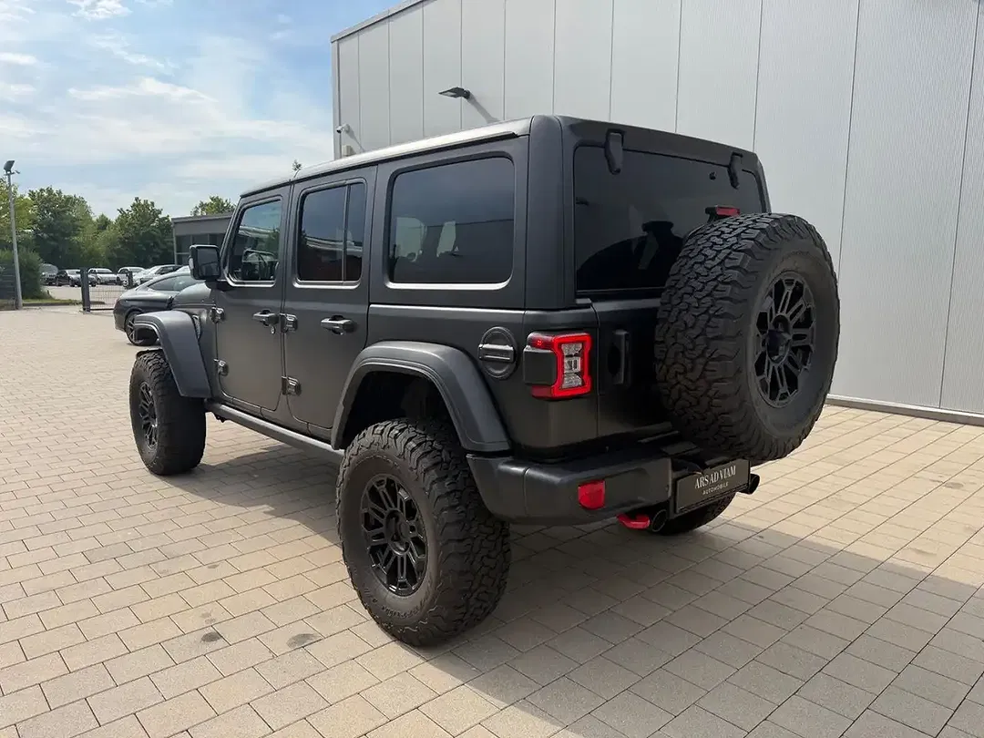 Jeep Wrangler Unlimited Rubicon - Thumbnail 6