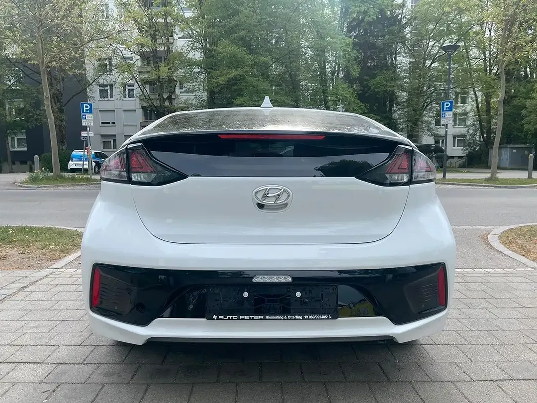 Hyundai IONIQ PHEV Hybrid Style - Thumbnail 3