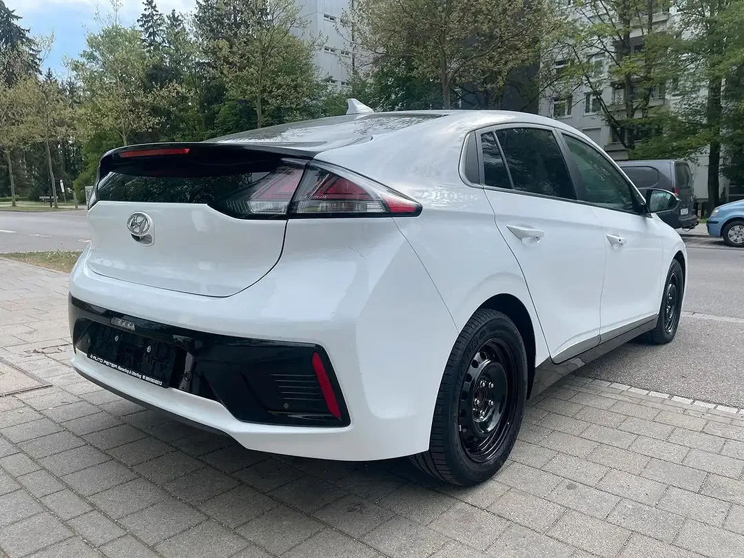 Hyundai IONIQ PHEV Hybrid Style - Thumbnail 4