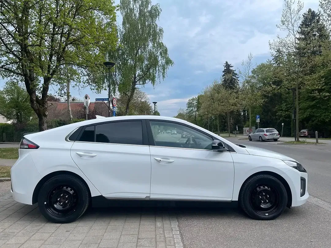 Hyundai IONIQ PHEV Hybrid Style - Thumbnail 5